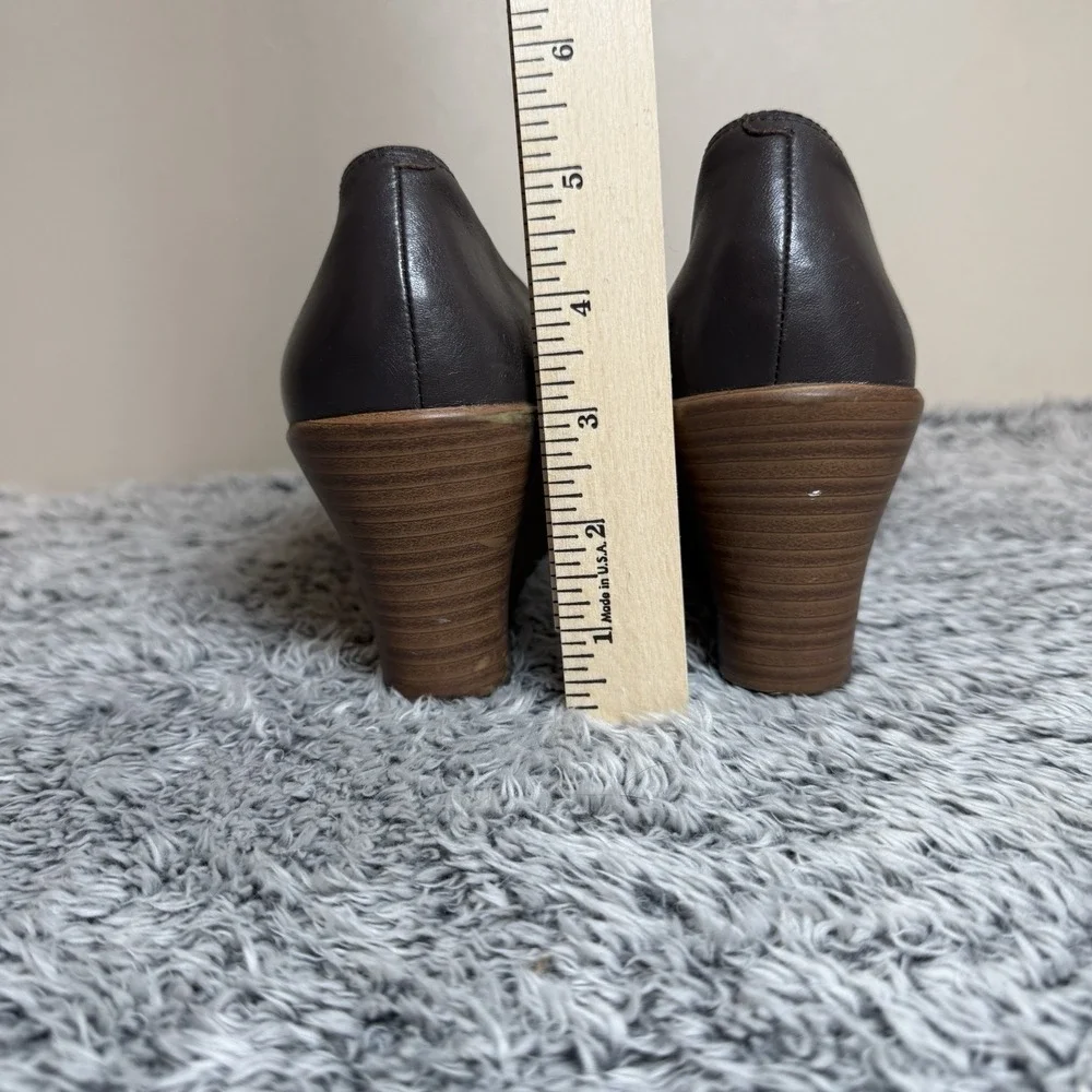 CROCS A-Leigh Closed Toe Wedge Comfort Dress Shoes Dark Brown Women's Size 9
